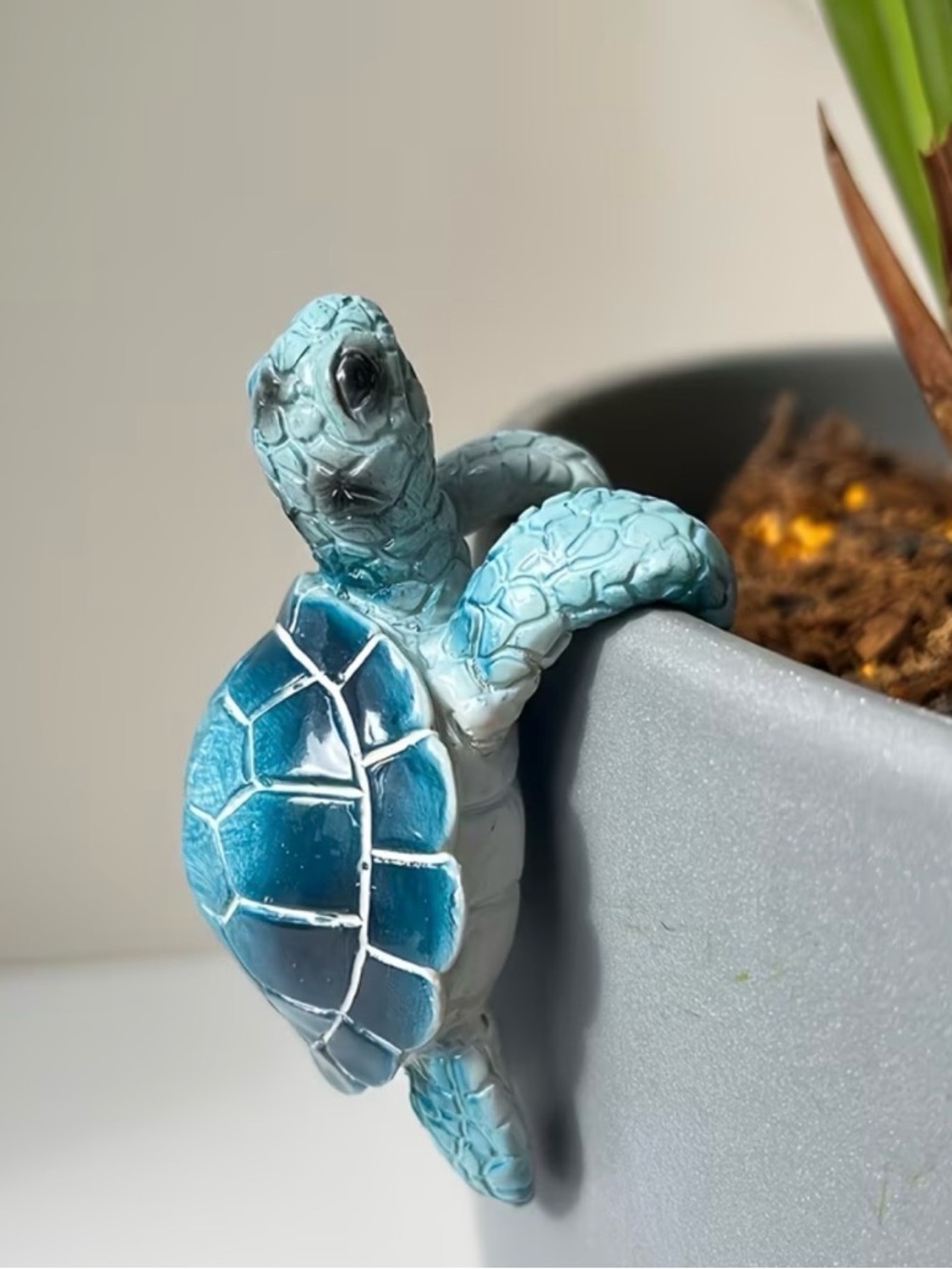 Blue Ceramic Turtle Plant Pot Clip - Pet Reptile Decor